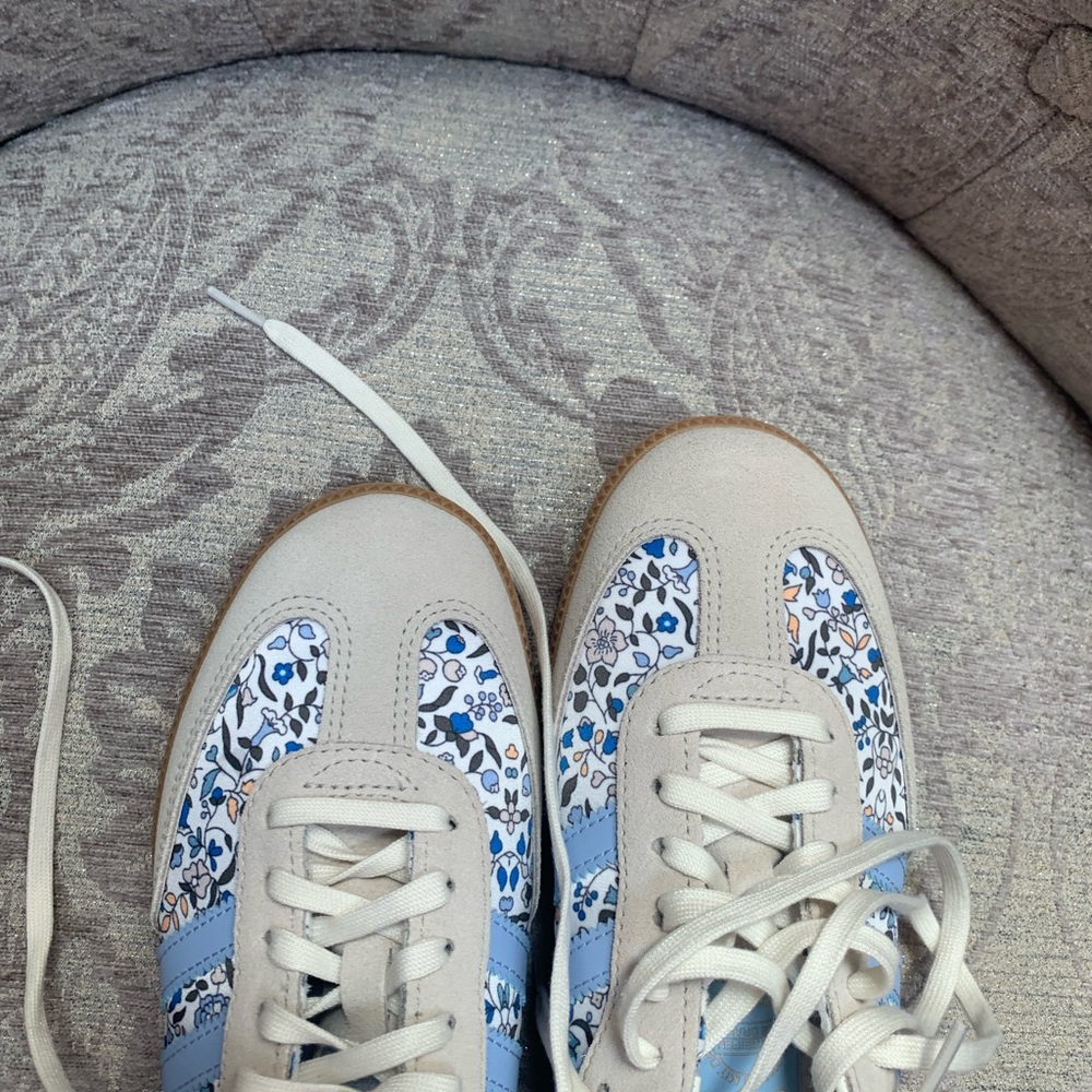 Samba X adidas liberty. Womens7; big kid 6 blue and White Floral Sneakers - Picture 11 of 11